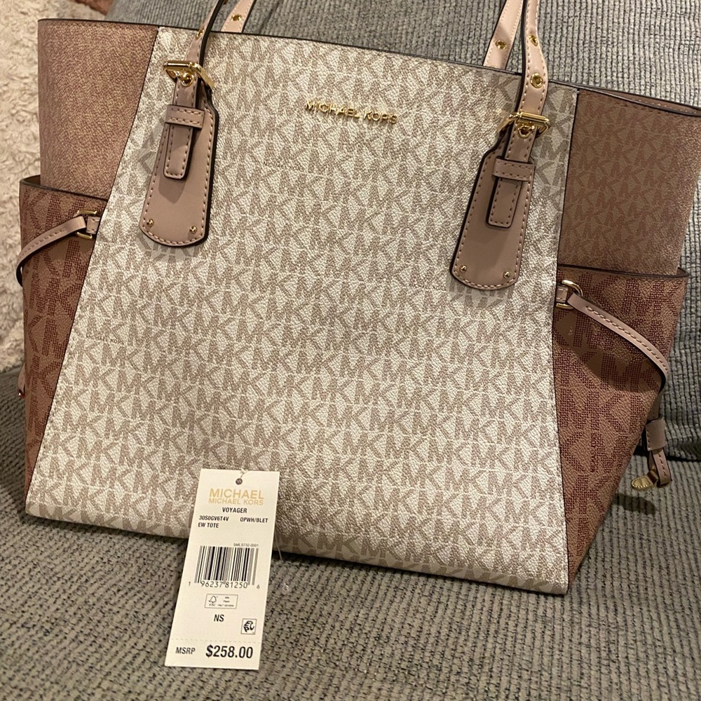 Michael Kors Voyager east west tote ballet pink white